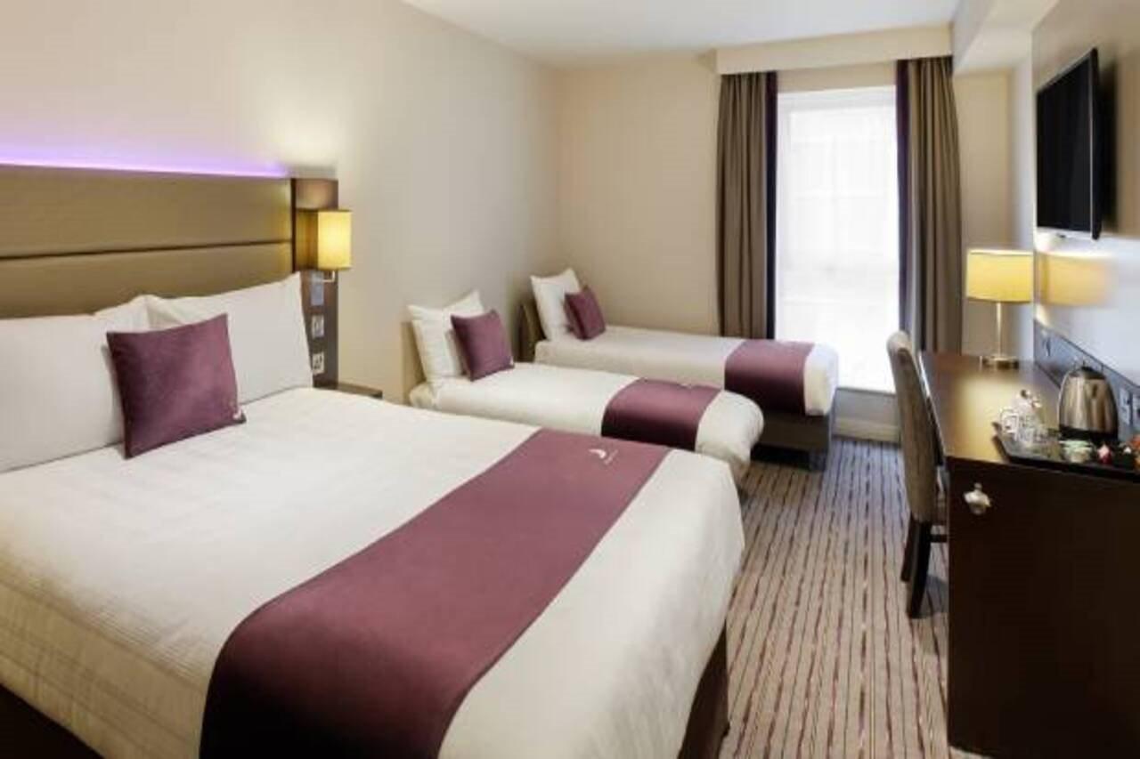 Premier Inn Woking West - A324 Exterior foto