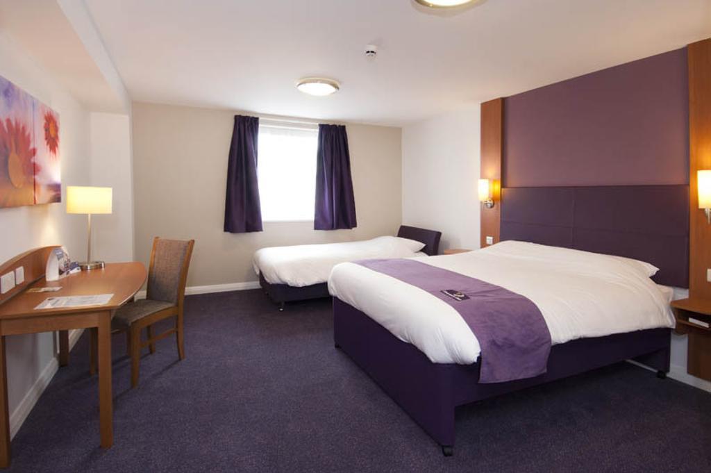 Premier Inn Woking West - A324 Quarto foto