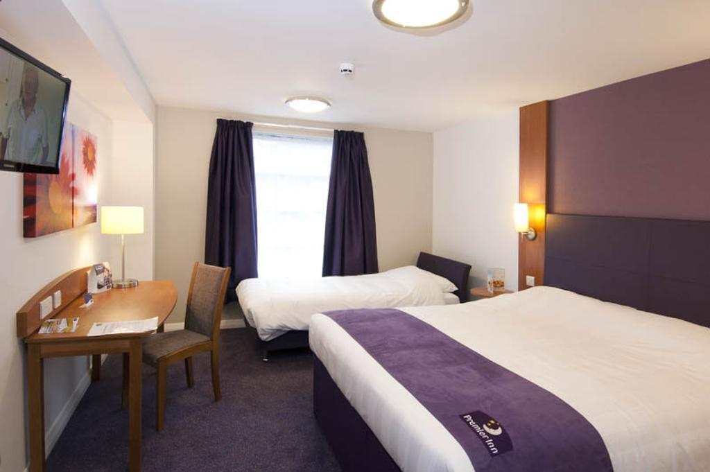 Premier Inn Woking West - A324 Quarto foto