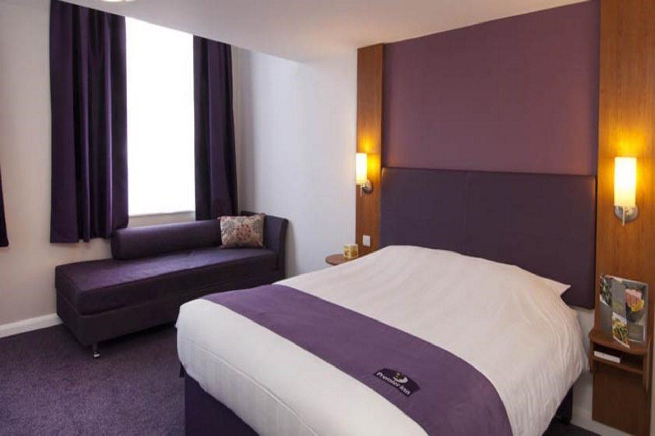 Premier Inn Woking West - A324 Exterior foto